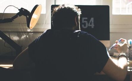 Μια λανθασμένη θέση καθίσματος είναι η αιτία της ανάπτυξης της οστεοχονδρωσίας