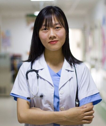 Ο νευροπαθολόγος καθορίζει τη θεραπεία της αυχενικής οστεοχόνδρωσης